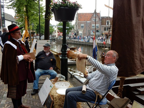 De belastinginspecteur controleert