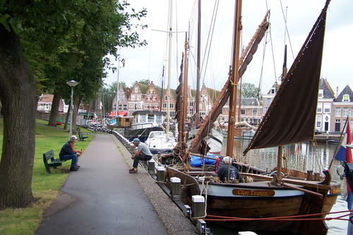 Even rust in de haven van Hoorn